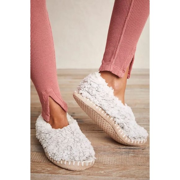 Free People So Soft Sherpa Lined Light Purple Slip On Plush House Slippers L/XL
